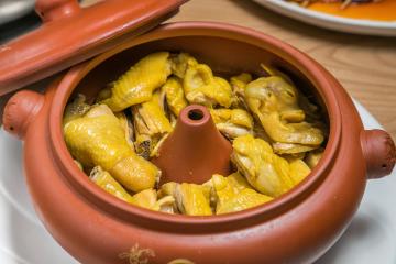 Jianshui_Steam_Pot_Chicken