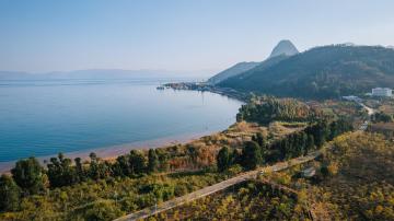 Cycling_around_Fuxian_Lake_02