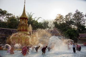 Water-Splashing_Festival_02