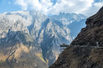 Hiking along dramatic cliffs of Tiger Leaping Gorge, one of the world’s deepest and most scenic canyons in Lijiang, China.