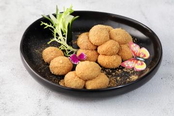 Sticky rice balls with bean flour (Doumian Tangyuan)