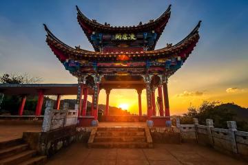 Rambling on Kunming Lake and time travel with a Yunnan-style Castle